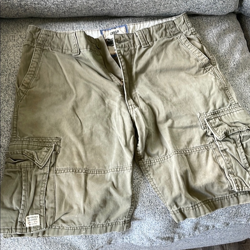Levi’s Authentic Signature Men's Cargo Shorts in olive- Size 36